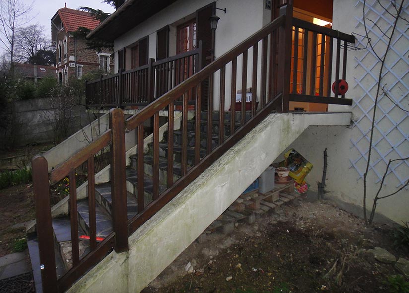 Escalier extérieur en bois
